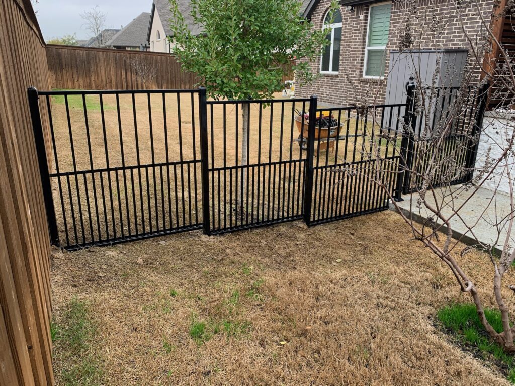 Steel Fence With Puppy Panels 